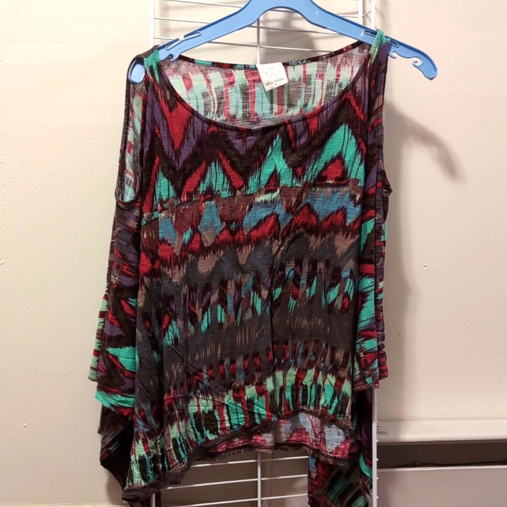 Ella Moss medium cold shoulder top